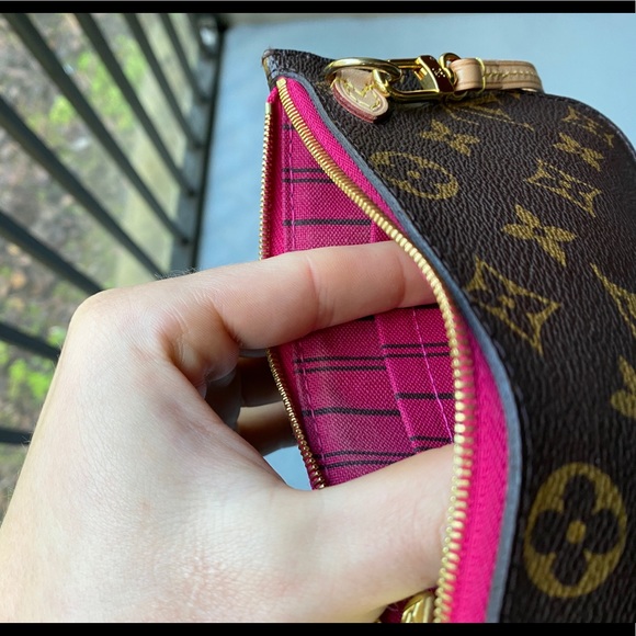 Louis Vuitton Monogram Pochette PM - Picture 6 of 7